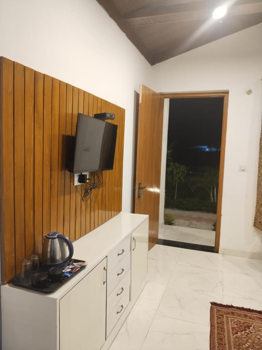 Corbett Jungle Breeze Resort Рамнаґар Екстер'єр фото