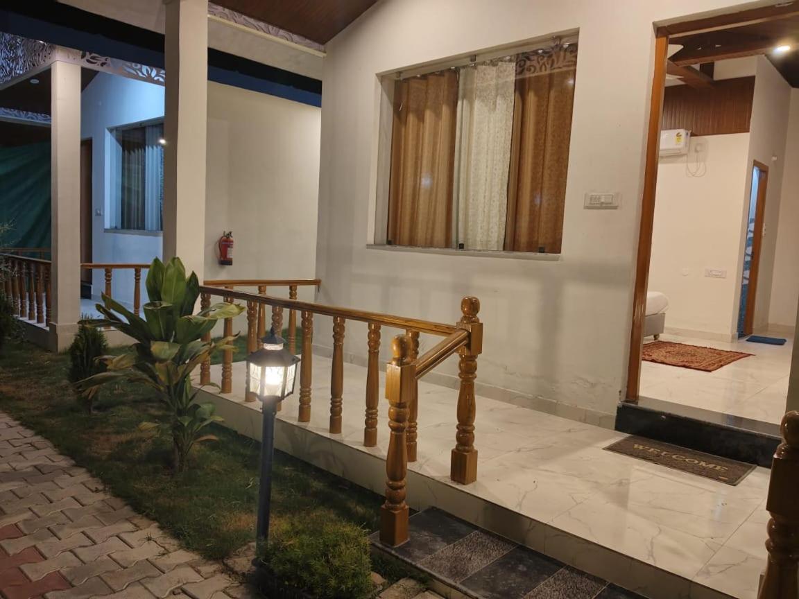 Corbett Jungle Breeze Resort Рамнаґар Екстер'єр фото