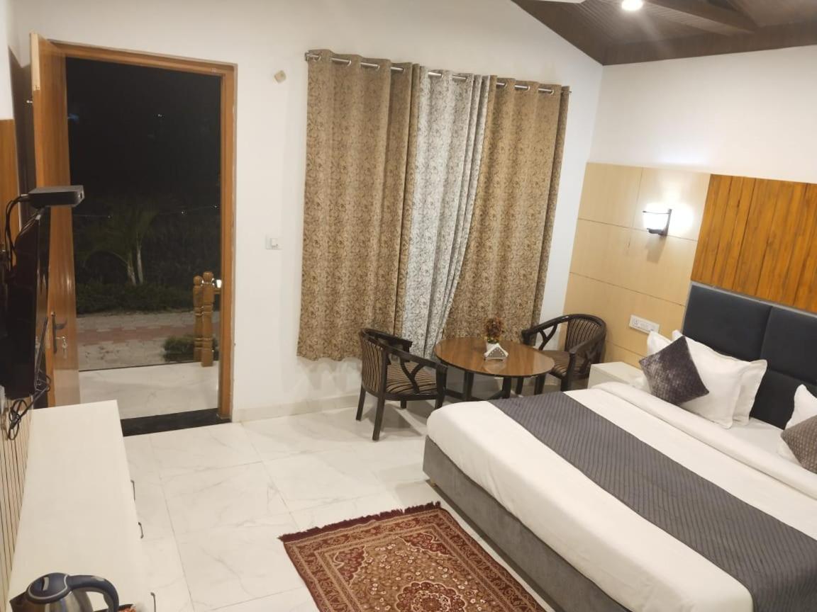 Corbett Jungle Breeze Resort Рамнаґар Екстер'єр фото
