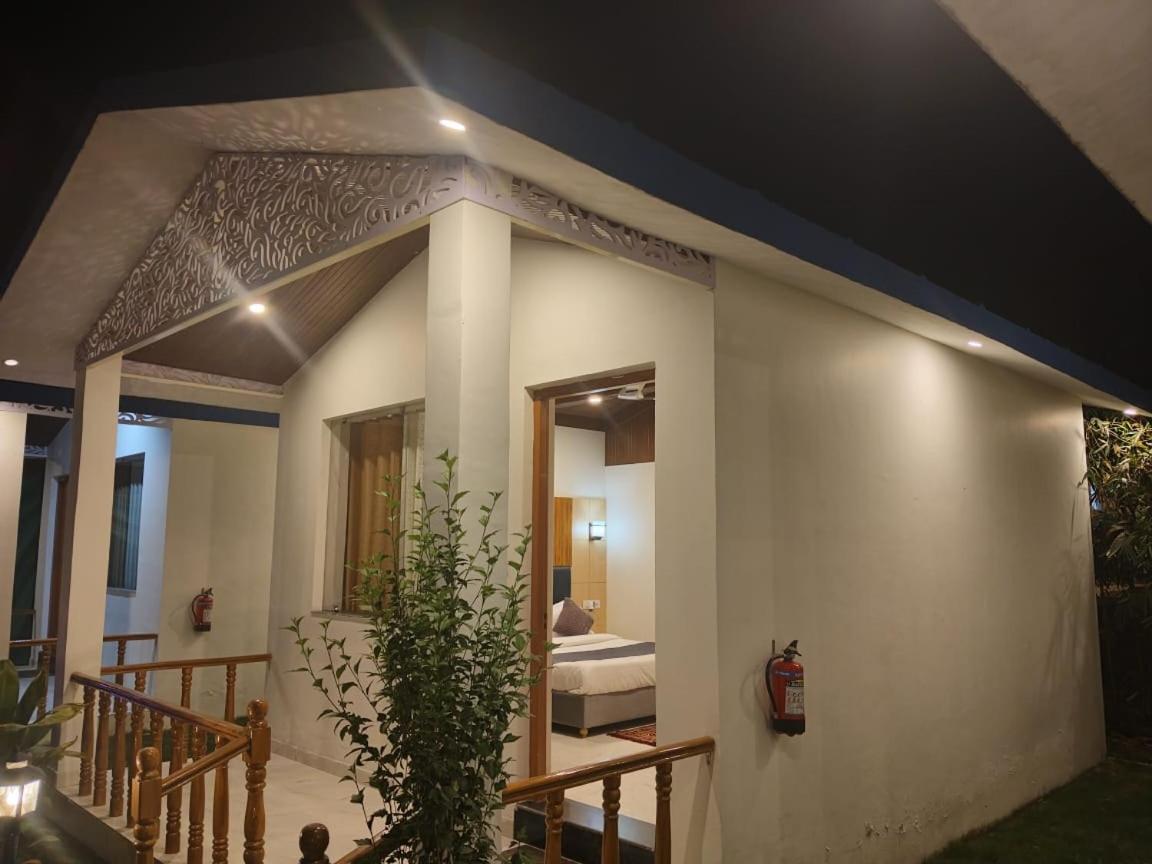 Corbett Jungle Breeze Resort Рамнаґар Екстер'єр фото