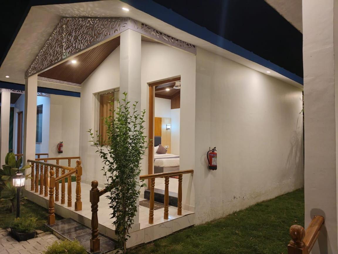 Corbett Jungle Breeze Resort Рамнаґар Екстер'єр фото