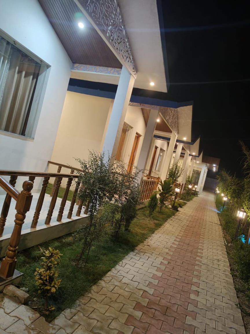 Corbett Jungle Breeze Resort Рамнаґар Екстер'єр фото